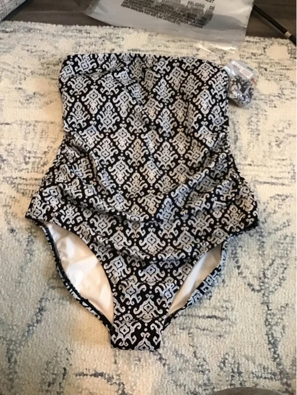 Shade and shore large one piece swimsuit with straps and pads, new